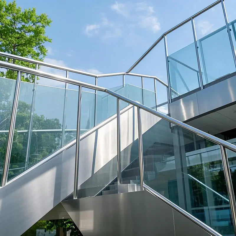 Wewnętrzna minimalistyczna poręcz rurowa do schodów